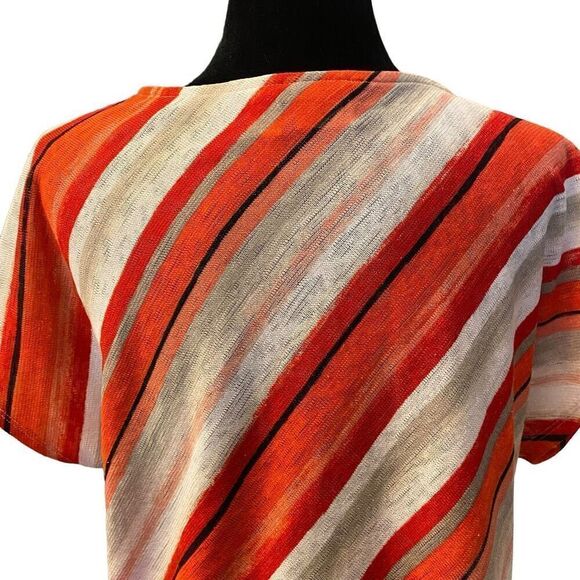 Chico’s MulticolorAsymmetrical Hem Short Sleeve Top Size Medium - Picture 8 of 13